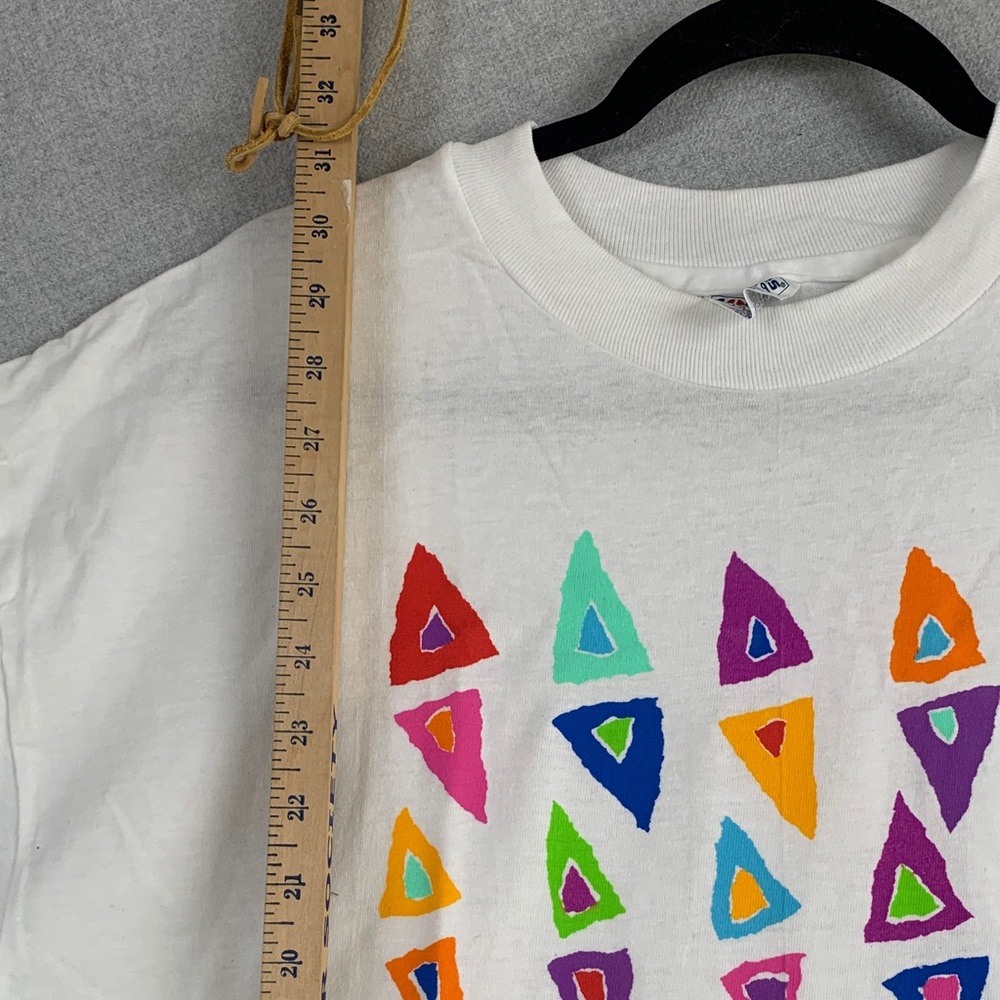 Vibrant Graphic Tee with San Francisco Design - Picture 7 of 17
